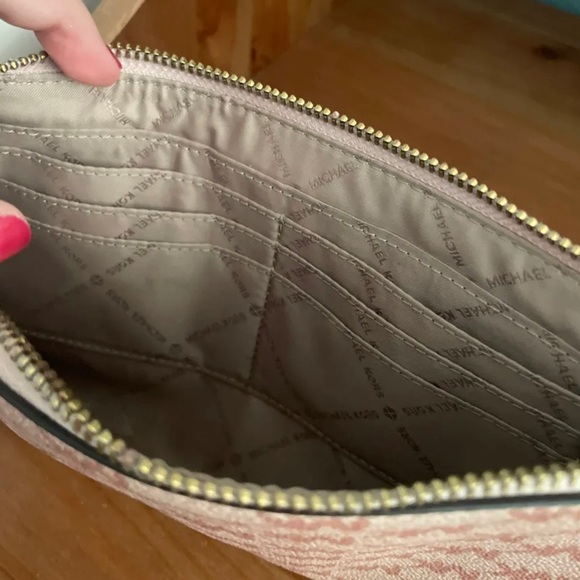 Michael Kors wallet - Picture 3 of 4